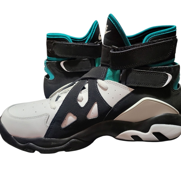 Nike AIR UNLIMITED Black and White High-Top Sneakers - Picture 3 of 6